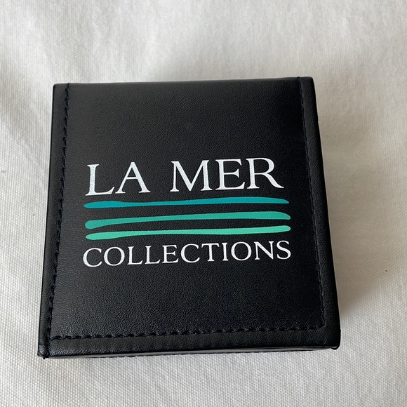 La Mer Collections Women's Leaf Charm Blue Leather Watch - Picture 10 of 10